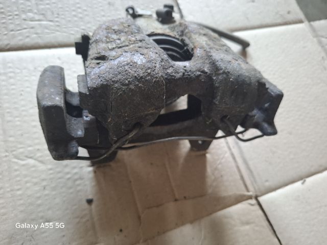 bontott FIAT BRAVA Bal első Féknyereg Munkahengerrel