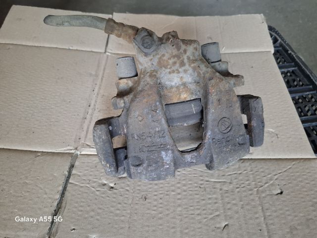 bontott FIAT BRAVA Jobb első Féknyereg Munkahengerrel