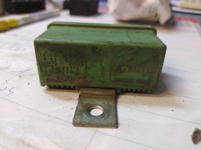 bontott FIAT BRAVA Üzemanyag Szivattyú Relé