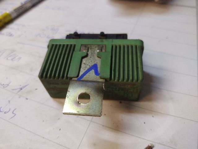 bontott FIAT BRAVA Üzemanyag Szivattyú Relé