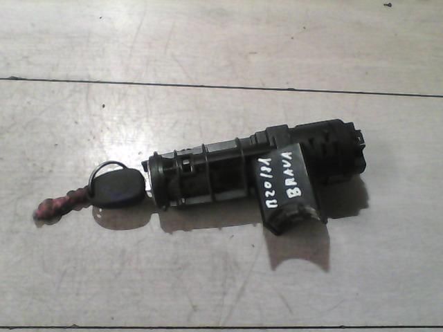 bontott FIAT BRAVA Gyújtáskapcsoló Házzal