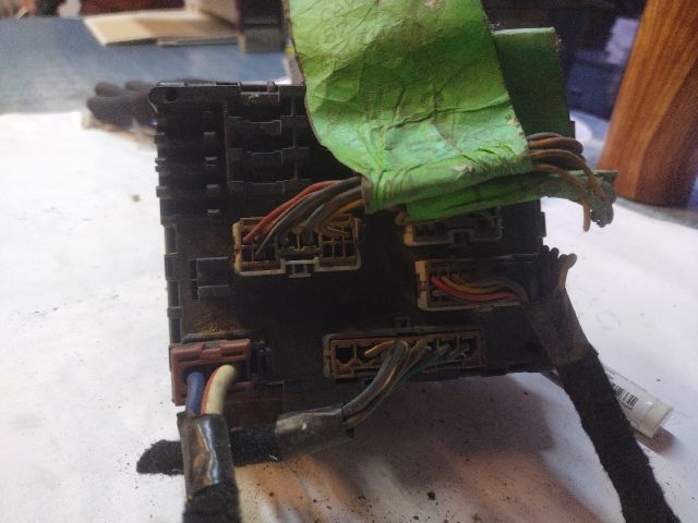 bontott FIAT BRAVA Biztosítéktábla Utastér