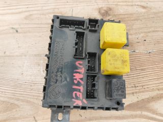 bontott FIAT BRAVA Biztosítéktábla Utastér