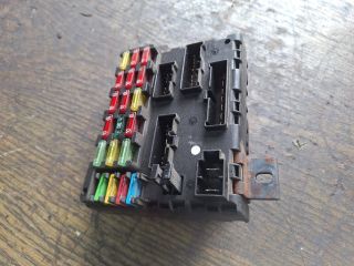 bontott FIAT BRAVA Biztosítéktábla Utastér