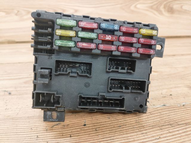 bontott FIAT BRAVA Biztosítéktábla Utastér