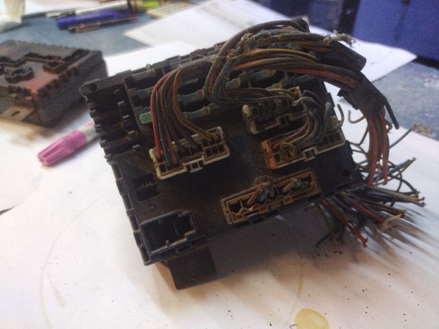 bontott FIAT BRAVA Biztosítéktábla Utastér