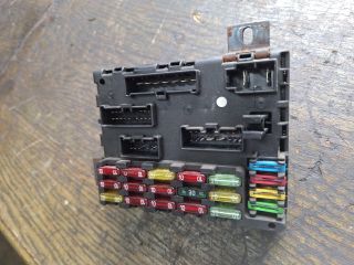 bontott FIAT BRAVA Biztosítéktábla Utastér