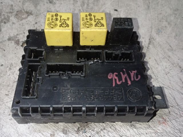 bontott FIAT BRAVA Biztosítéktábla Utastér