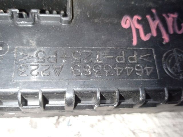 bontott FIAT BRAVA Biztosítéktábla Utastér