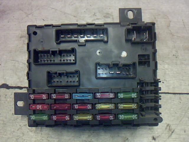 bontott FIAT BRAVA Biztosítéktábla Utastér