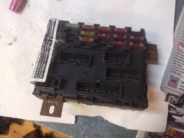 bontott FIAT BRAVA Biztosítéktábla Utastér