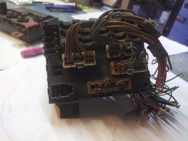 bontott FIAT BRAVA Biztosítéktábla Utastér