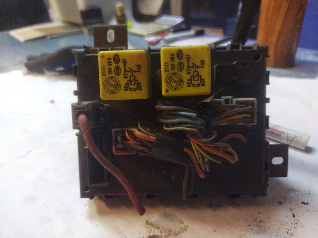 bontott FIAT BRAVA Biztosítéktábla Utastér