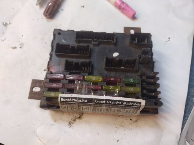 bontott FIAT BRAVA Biztosítéktábla Utastér