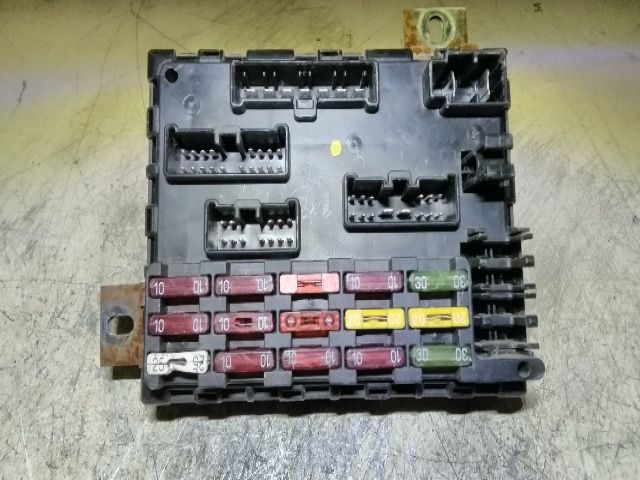 bontott FIAT BRAVA Biztosítéktábla Utastér