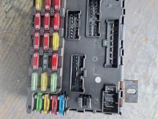 bontott FIAT BRAVA Biztosítéktábla Utastér