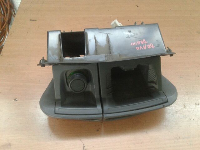 bontott FIAT BRAVA Első Hamutartó