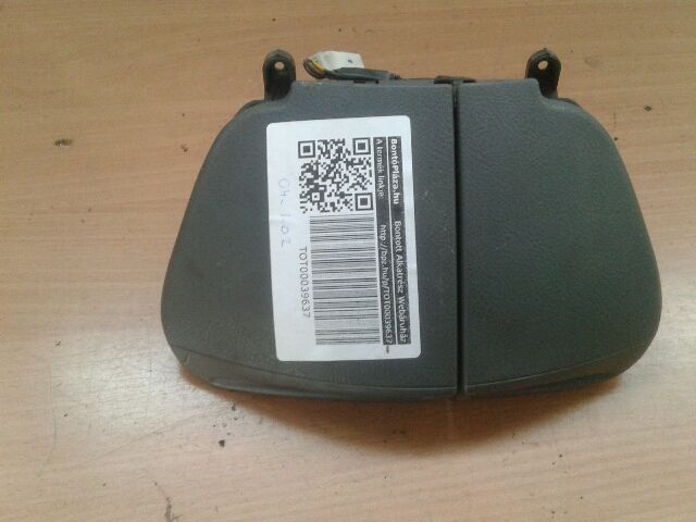 bontott FIAT BRAVA Első Hamutartó