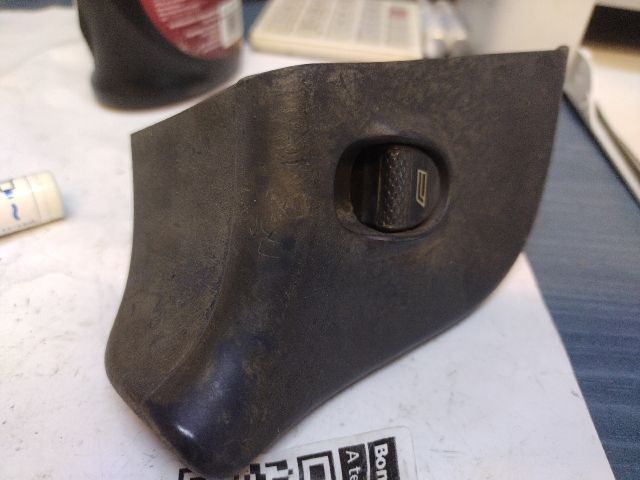 bontott FIAT BRAVA Jobb első Ablakemelő Kapcsoló