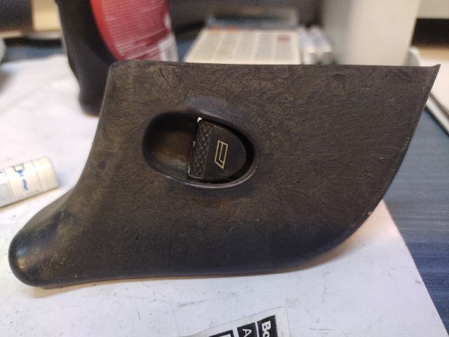 bontott FIAT BRAVA Jobb első Ablakemelő Kapcsoló