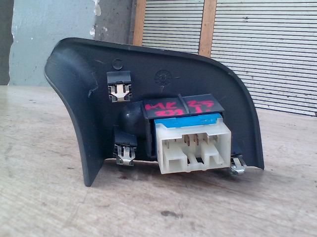 bontott FIAT BRAVA Jobb első Ablakemelő Kapcsoló