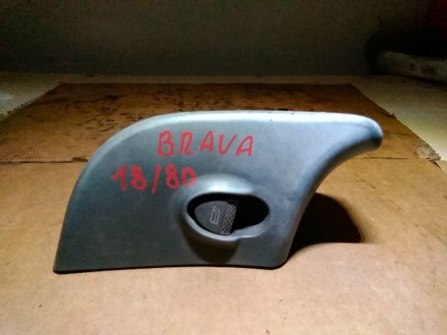 bontott FIAT BRAVA Jobb első Ablakemelő Kapcsoló