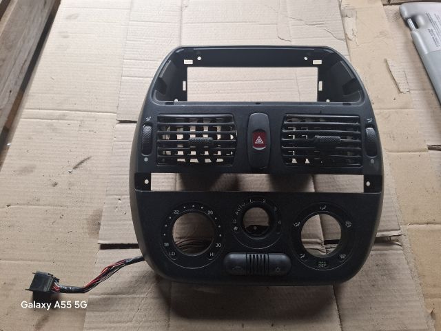 bontott FIAT BRAVA Középkonzol Keret