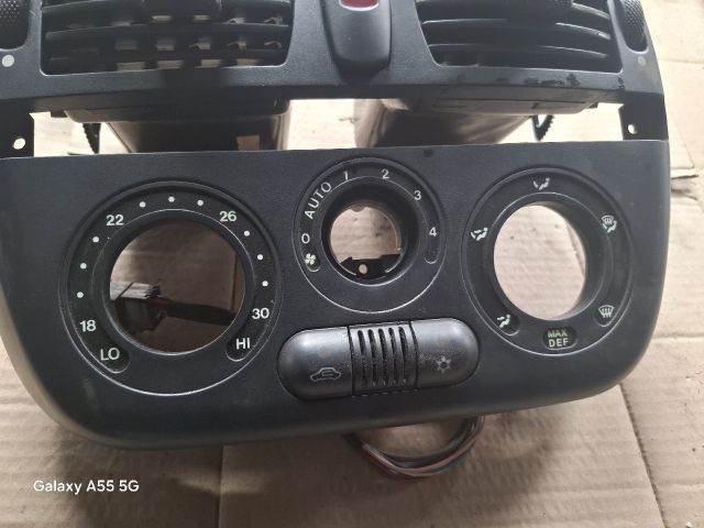 bontott FIAT BRAVA Középkonzol Keret