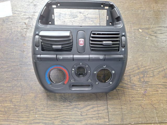 bontott FIAT BRAVA Középkonzol Keret