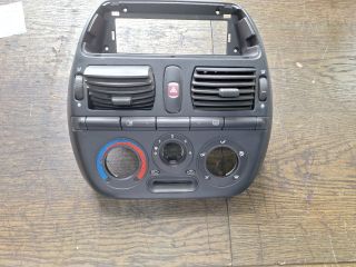 bontott FIAT BRAVA Középkonzol Keret