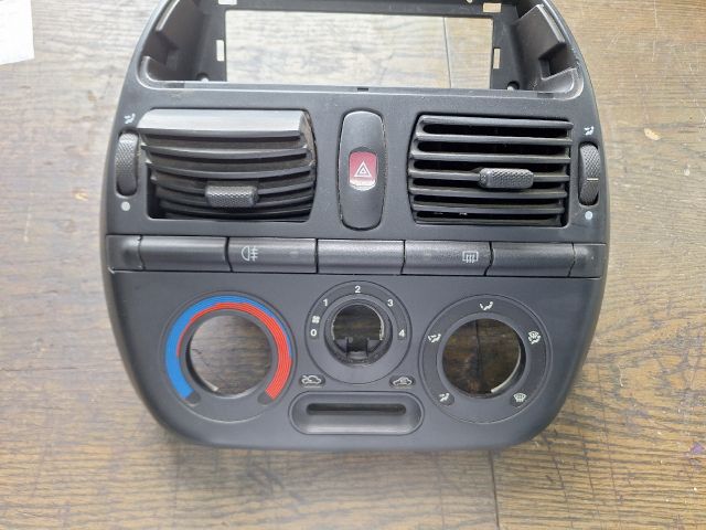 bontott FIAT BRAVA Középkonzol Keret