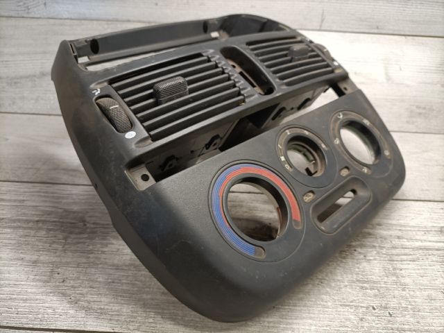 bontott FIAT BRAVA Középső Szellőző