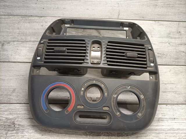 bontott FIAT BRAVA Középső Szellőző