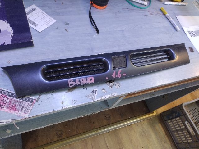 bontott FIAT BRAVA Motorháztető Díszrács