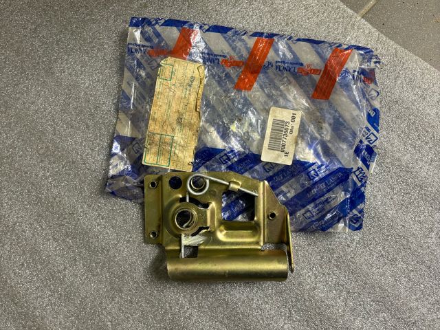 bontott FIAT BRAVA Motorháztető Zárszerkezet