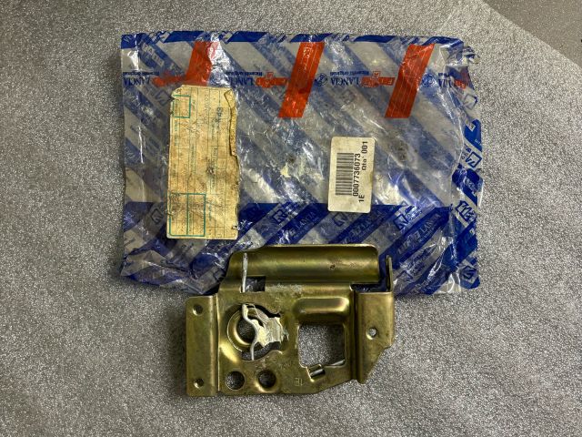 bontott FIAT BRAVA Motorháztető Zárszerkezet