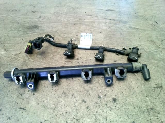 bontott FIAT BRAVO Porlasztó Sor / Híd