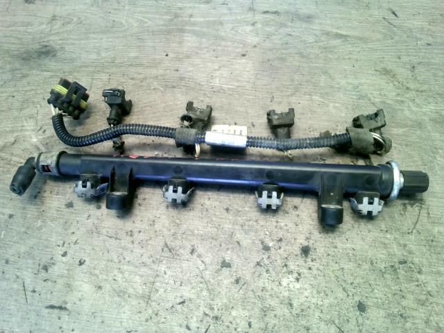 bontott FIAT BRAVO Porlasztó Sor / Híd