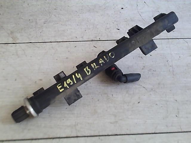 bontott FIAT BRAVO Porlasztó Sor / Híd