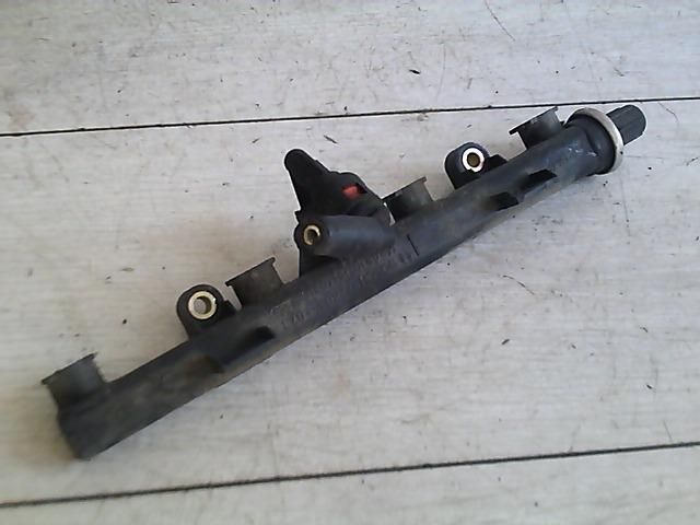 bontott FIAT BRAVO Porlasztó Sor / Híd