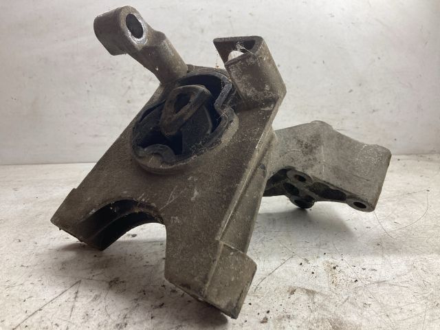 bontott FIAT BRAVO Motor Tartó Bak (Pozíciófüggetlen)