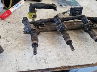 bontott FIAT BRAVO Porlasztó Sor / Híd