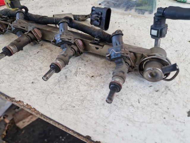 bontott FIAT BRAVO Porlasztó Sor / Híd