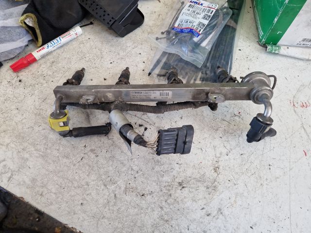 bontott FIAT BRAVO Porlasztó Sor / Híd