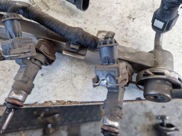 bontott FIAT BRAVO Porlasztó Sor / Híd