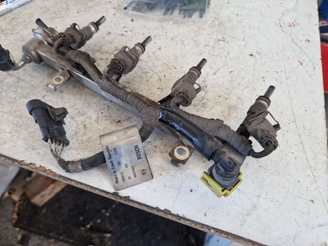 bontott FIAT BRAVO Porlasztó Sor / Híd