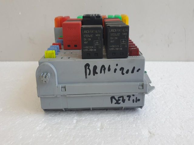 bontott FIAT BRAVO Biztosítéktábla Motortér