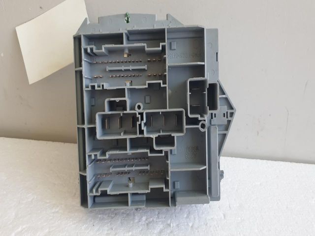 bontott FIAT BRAVO Biztosítéktábla Motortér