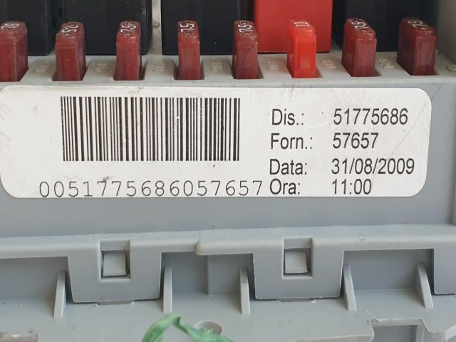 bontott FIAT BRAVO Biztosítéktábla Motortér