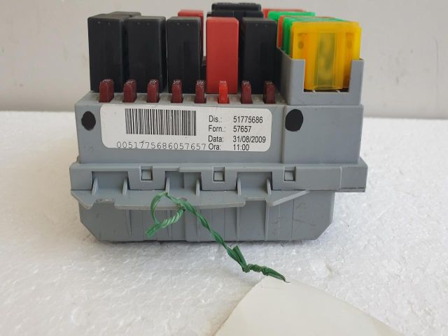 bontott FIAT BRAVO Biztosítéktábla Motortér